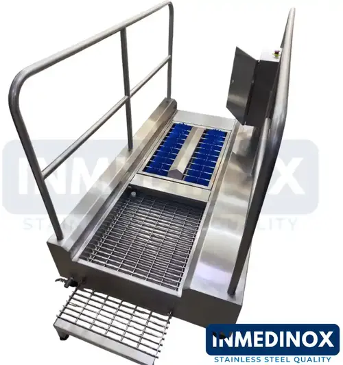 Imagen de Lavasuelas Automático de Paso Continuo con Pediluvio Integrado